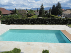 Piscine naturelle sous la neige